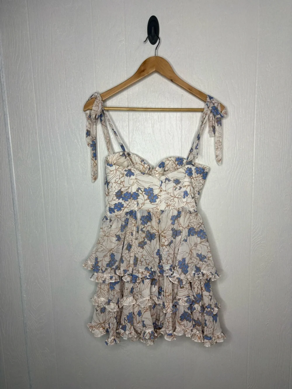 Adeirlina Cream Blue Floral Strappy Sleeve Mini Ruffle Dress size Small - Picture 11 of 12